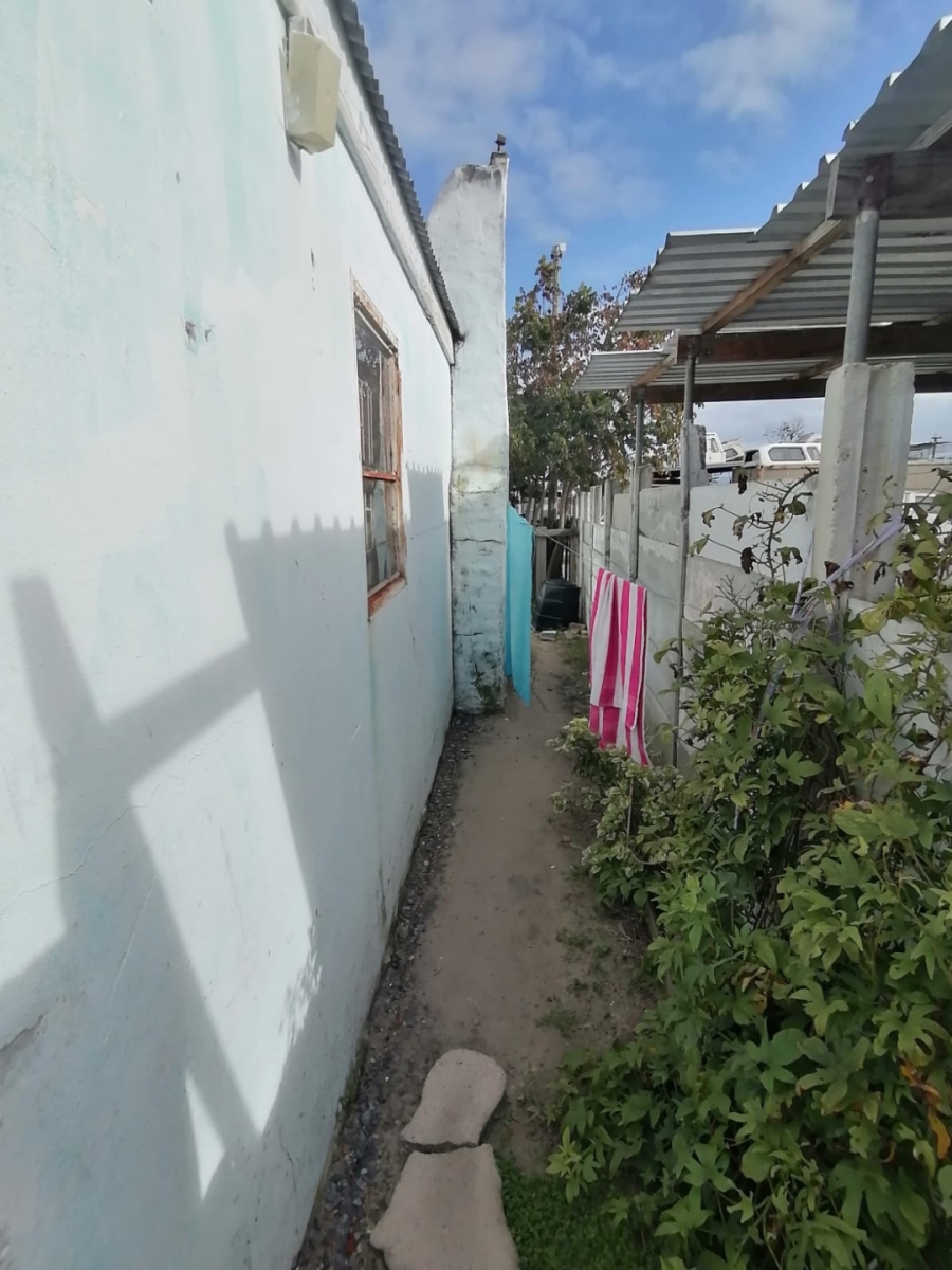  Bedroom Property for Sale in Lentegeur Western Cape